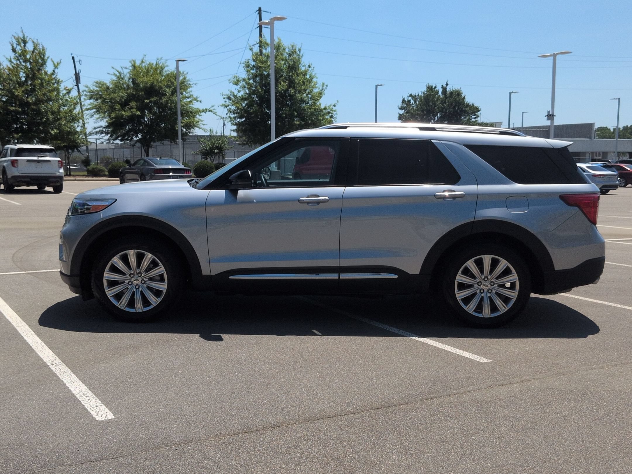 Certified 2023 Ford Explorer Limited w/ Limited Technology Package RWD image 7