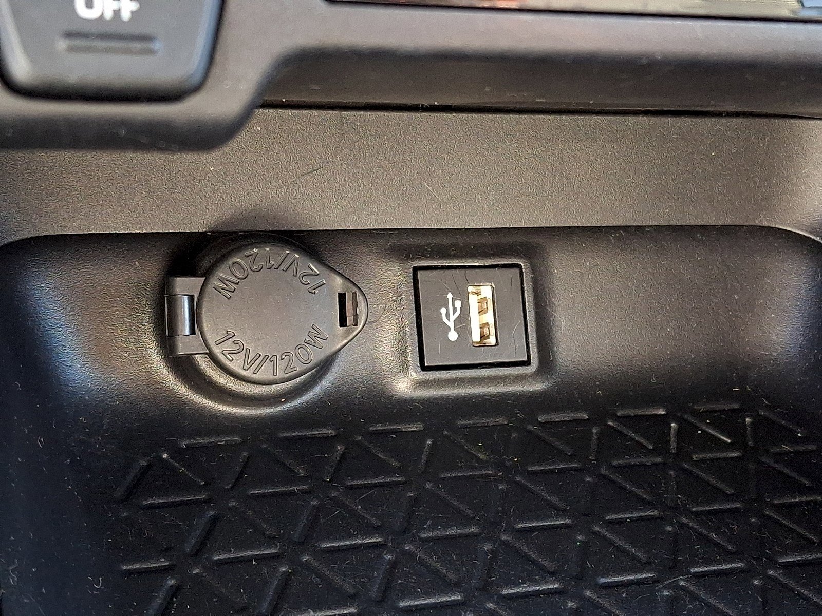 Used 2025 Toyota RAV4 LE image 23