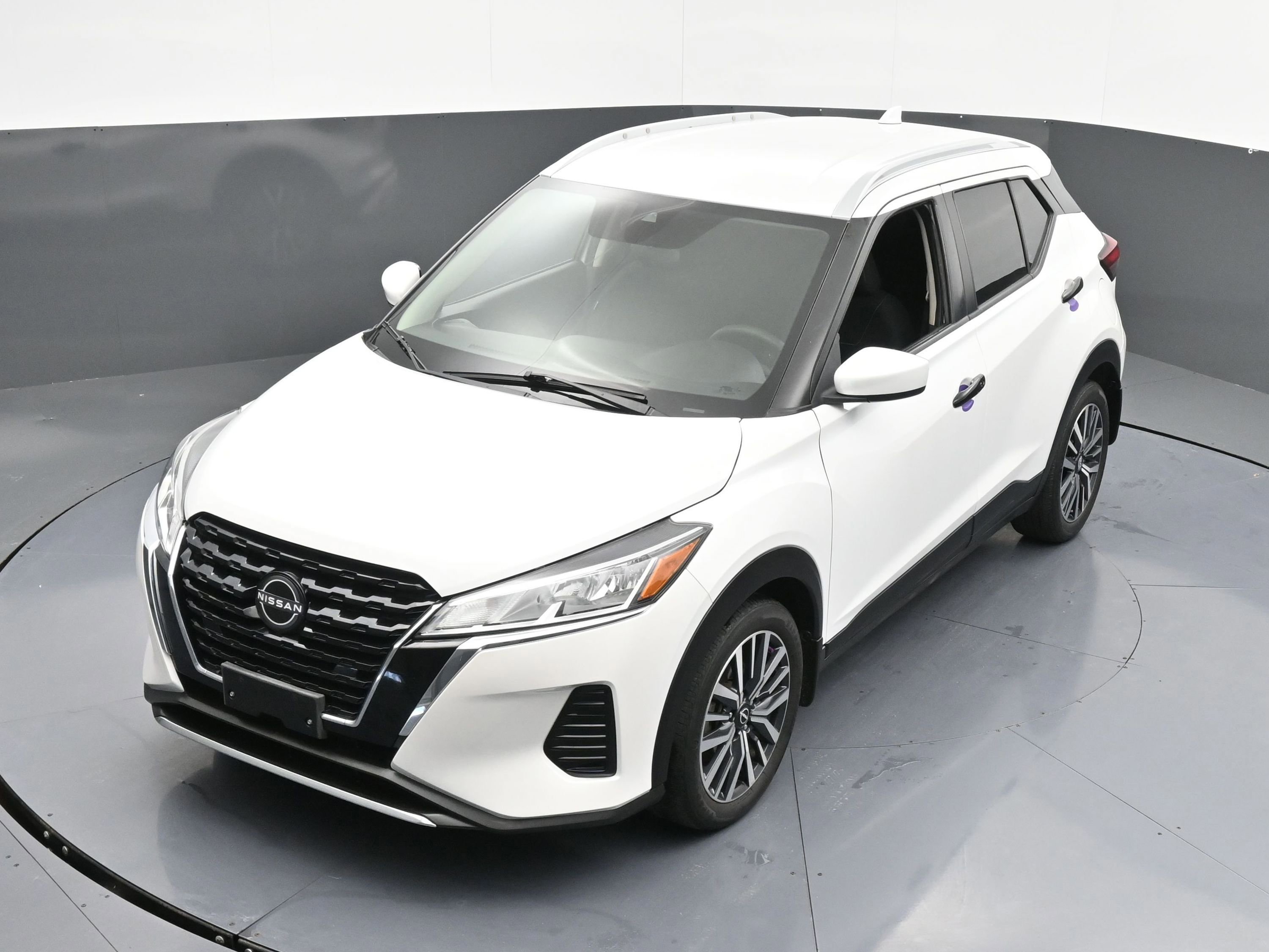 Used 2022 Nissan Kicks SV image 4