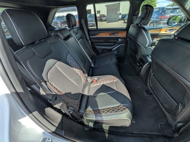 Used 2023 Jeep Grand Cherokee Summit AWD/4WD image 20
