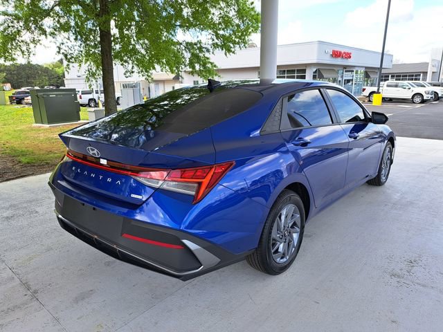 Used 2025 Hyundai Elantra Hybrid image 4