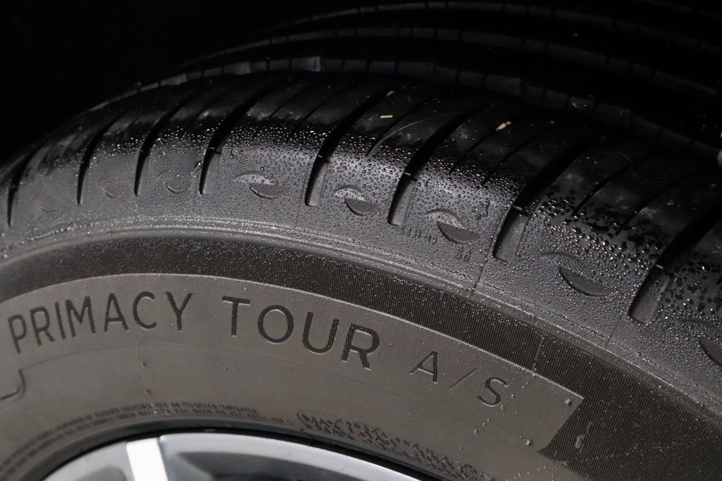 Used 2024 Chevrolet Equinox LT w/ LPO, Floor Liner Package image 19