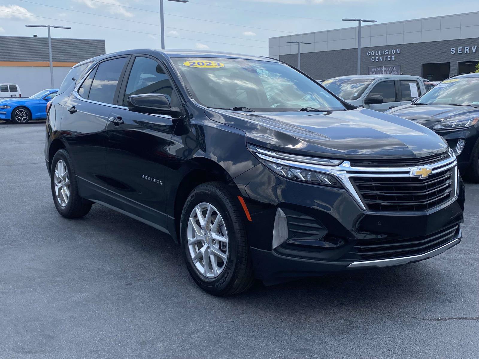 Used 2023 Chevrolet Equinox LT w/ Driver Convenience Package FWD image 1