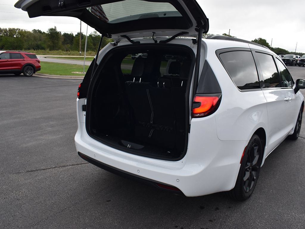 Used 2025 Chrysler Pacifica Limited FWD image 29