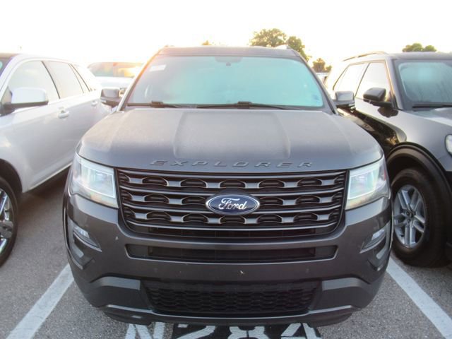 Certified 2017 Ford Explorer XLT w/ Equipment Group 202A FWD image 4