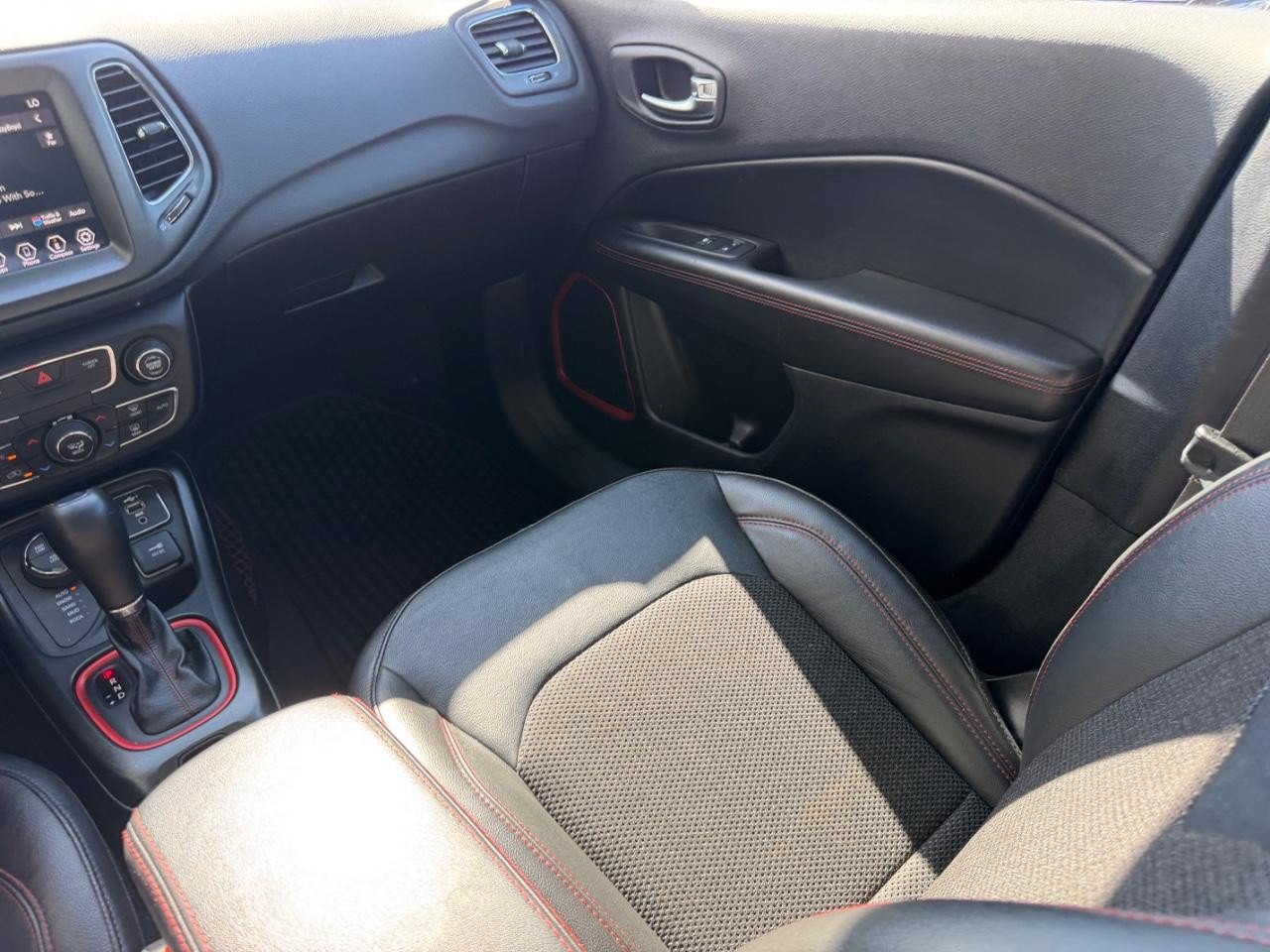 Used 2020 Jeep Compass Trailhawk AWD/4WD image 17