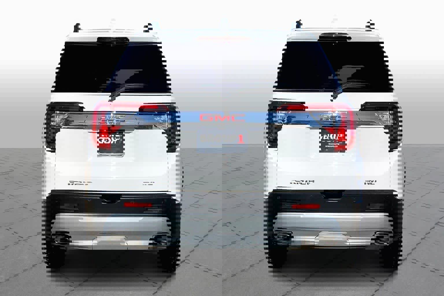 Certified 2023 GMC Acadia SLE w/ Driver Convenience Package image 2