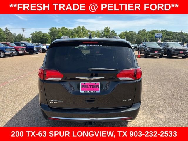 Used 2017 Chrysler Pacifica Limited FWD image 8