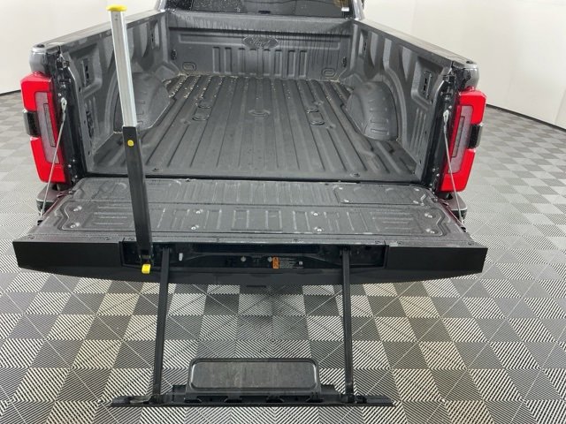 Certified 2025 Ford F450 Platinum w/ FX4 Off-Road Package image 9