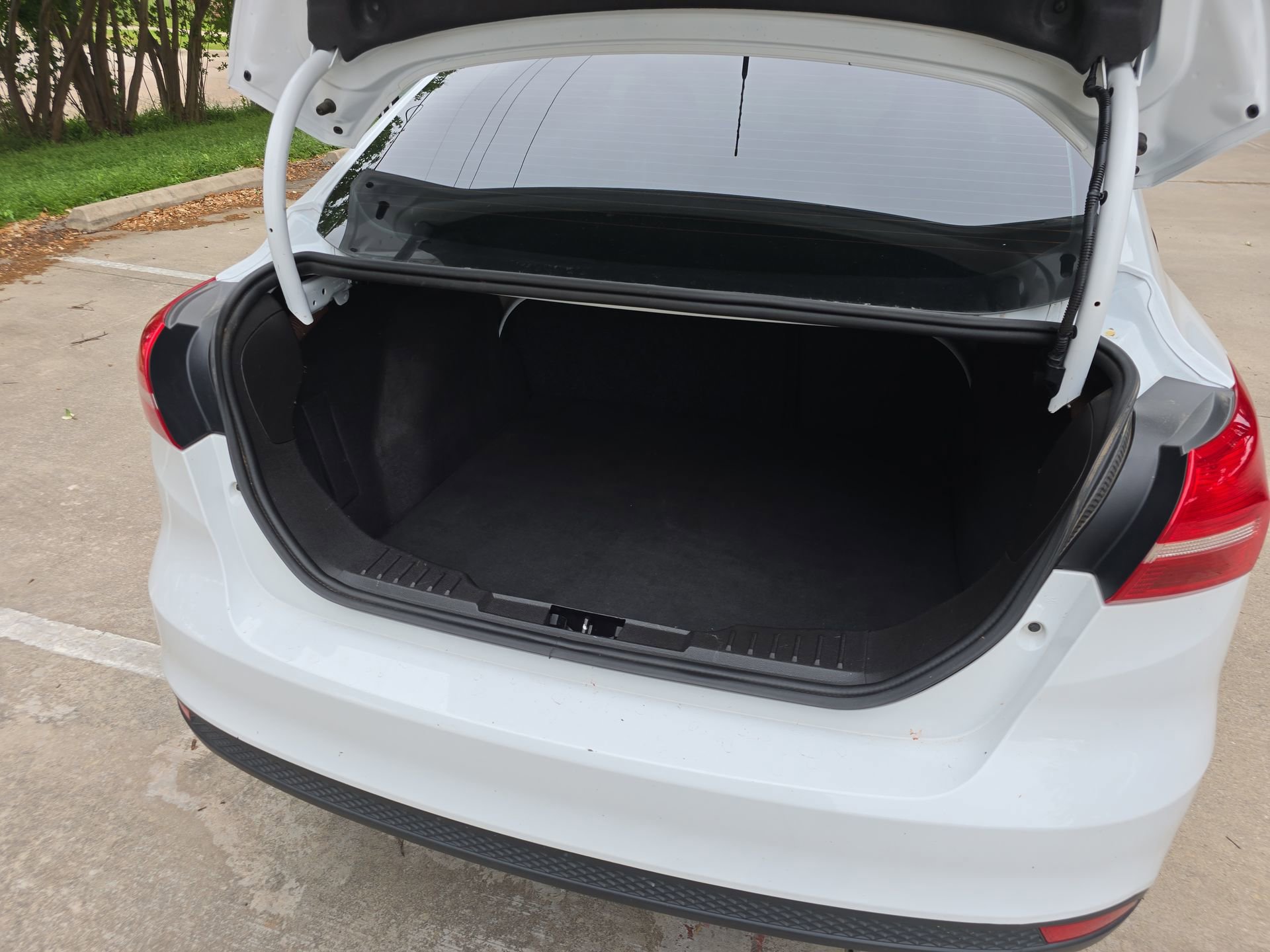 Certified 2017 Ford Focus SE FWD image 20
