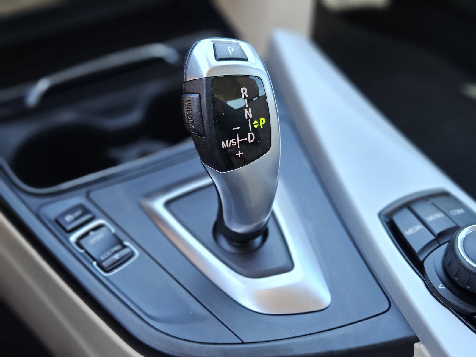 Used 2018 BMW 320i Sedan image 25