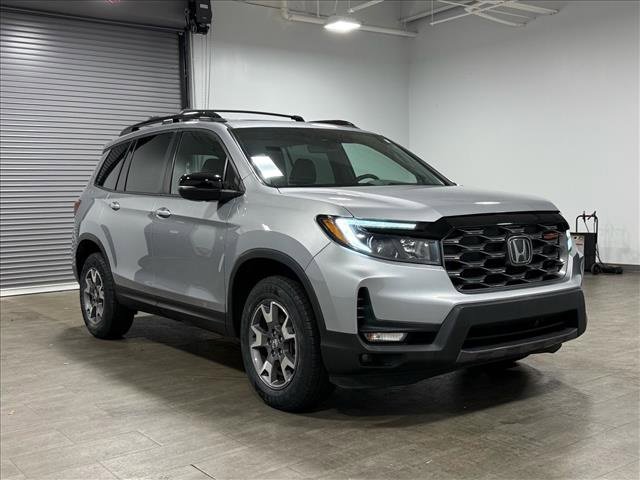 Used 2023 Honda Passport TrailSport image 2