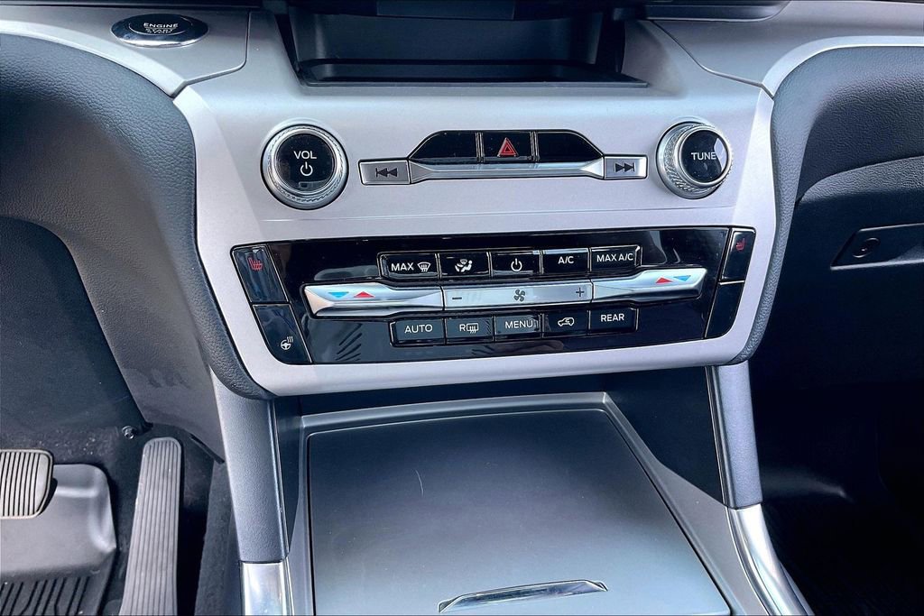 Certified 2023 Ford Explorer XLT w/ Equipment Group 202A image 34