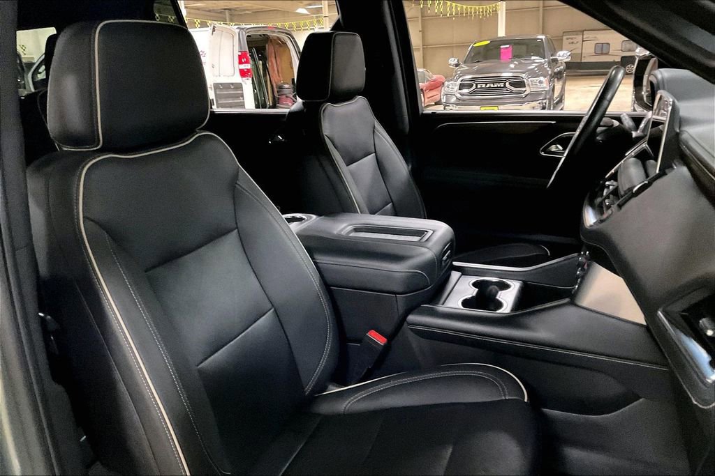 Used 2023 Chevrolet Suburban Premier image 9