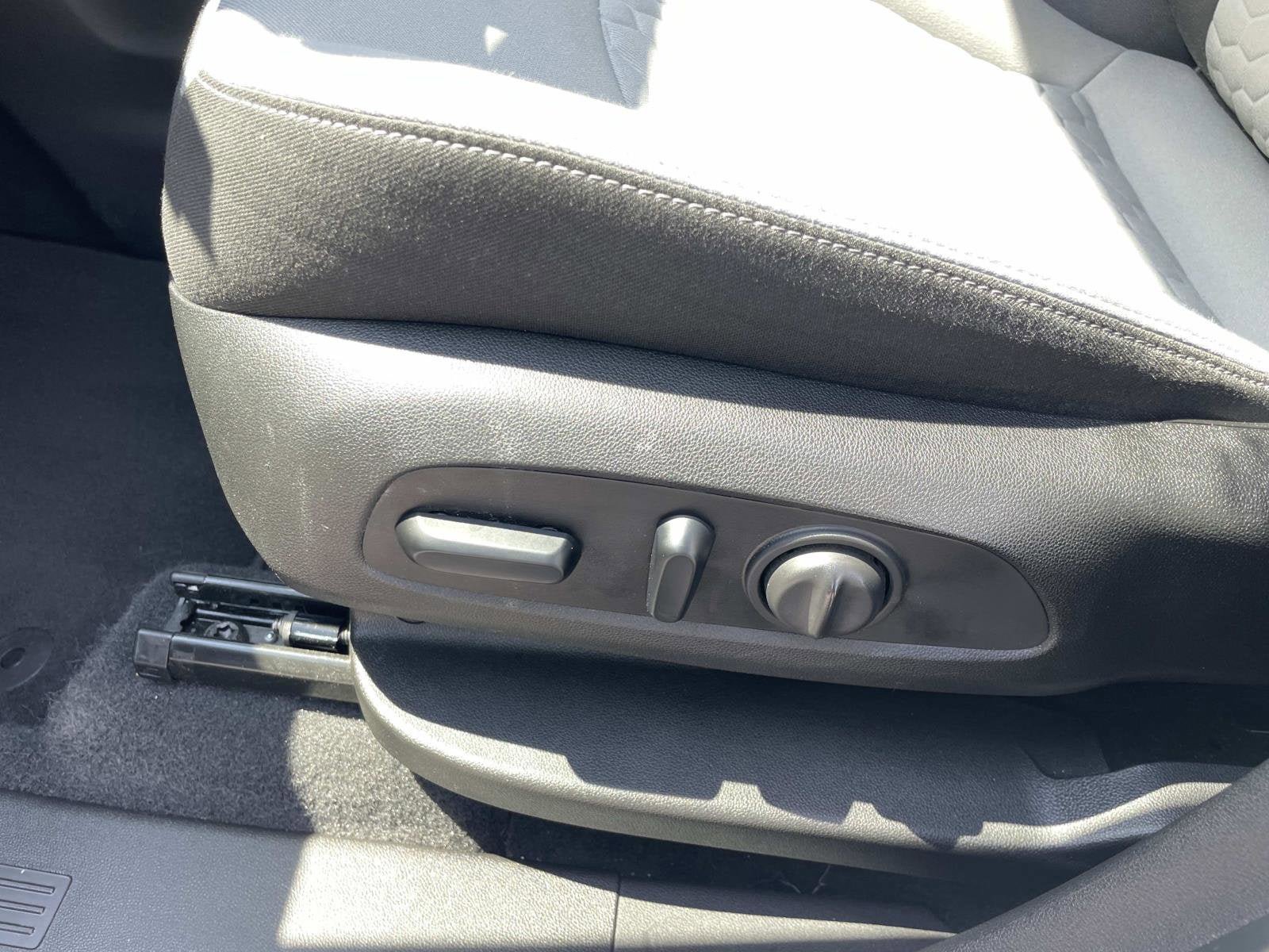 Used 2020 Chevrolet Equinox LS w/ LS Convenience Package FWD image 18