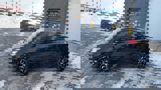 Certified 2017 Ford Focus SE w/ SE Sport Package image 6