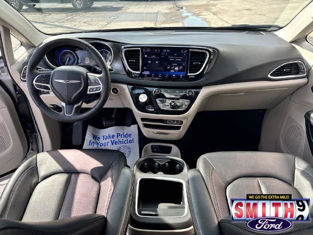 Used 2024 Chrysler Pacifica Touring-L FWD image 32