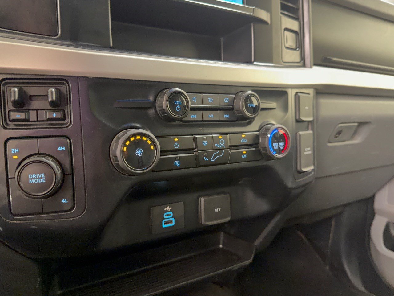 Certified 2024 Ford F250 XLT AWD/4WD image 22