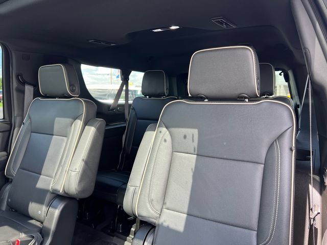Used 2024 Chevrolet Suburban Premier w/ Premium Package AWD/4WD image 28