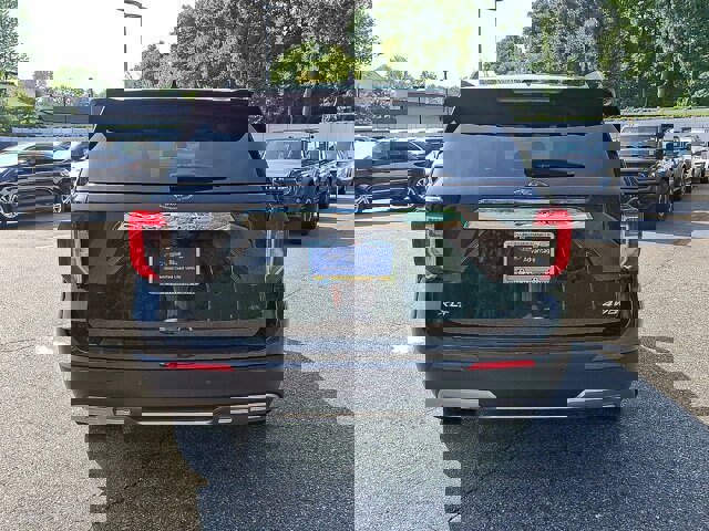 Certified 2022 Ford Explorer XLT w/ Equipment Group 202A image 7