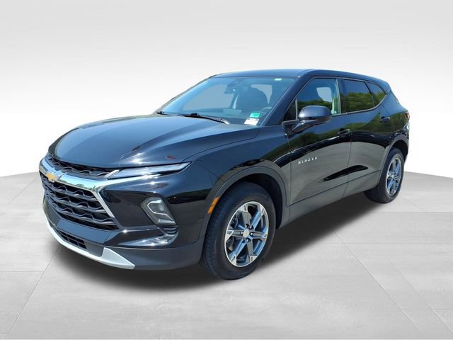 Used 2023 Chevrolet Blazer LT AWD/4WD image 2