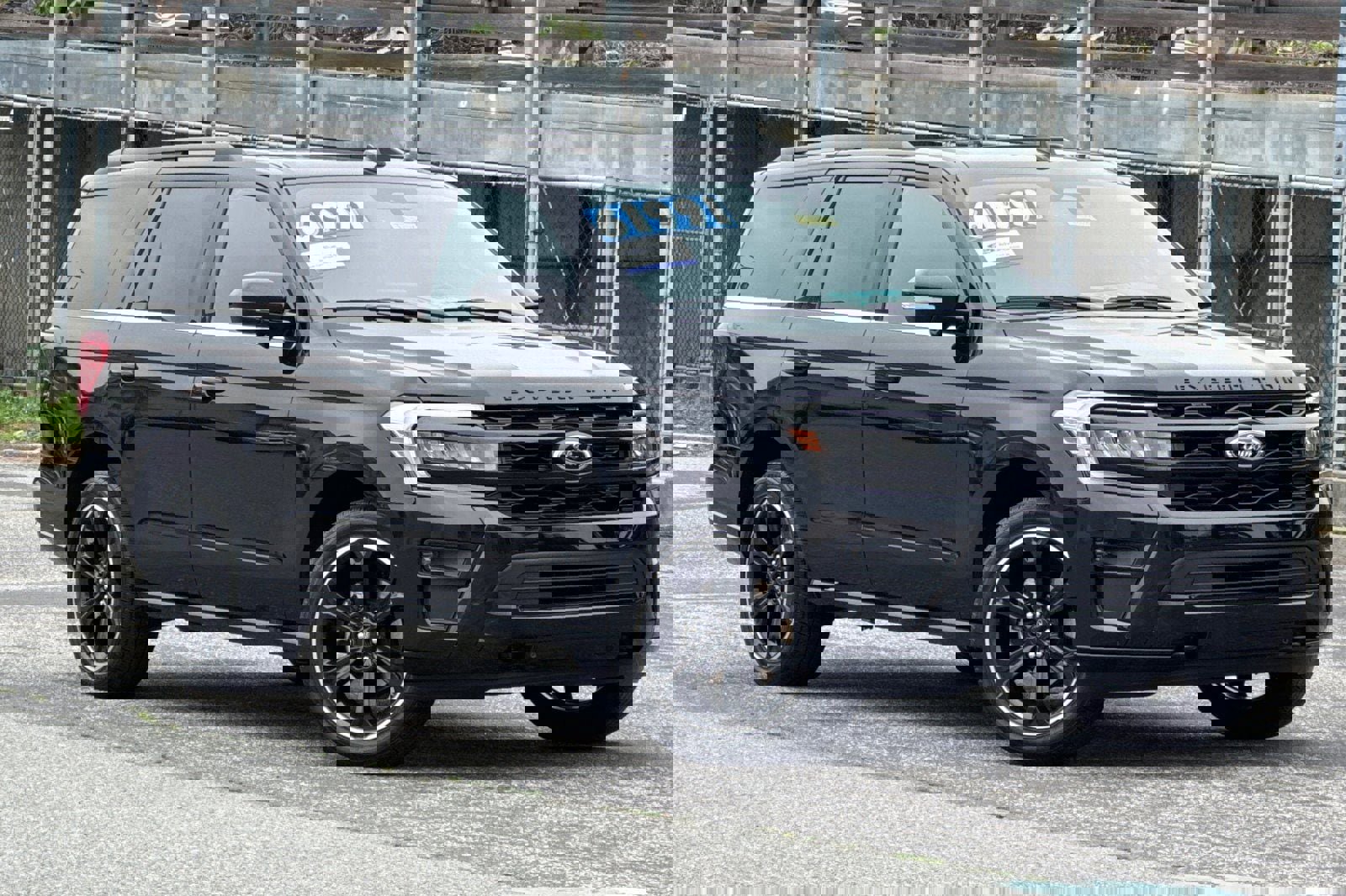 Certified 2024 Ford Expedition Limited image 2