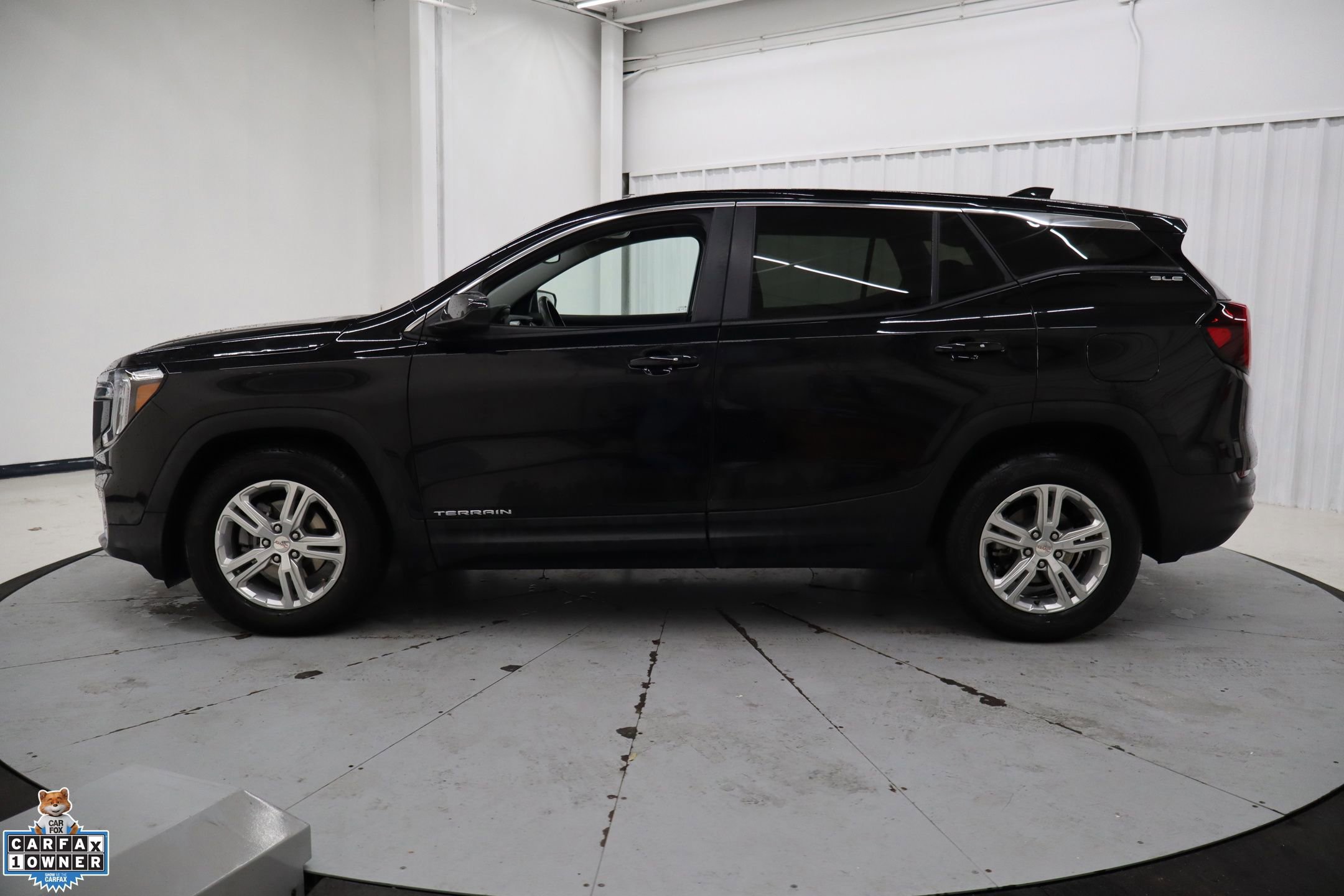 Used 2024 GMC Terrain SLE image 4