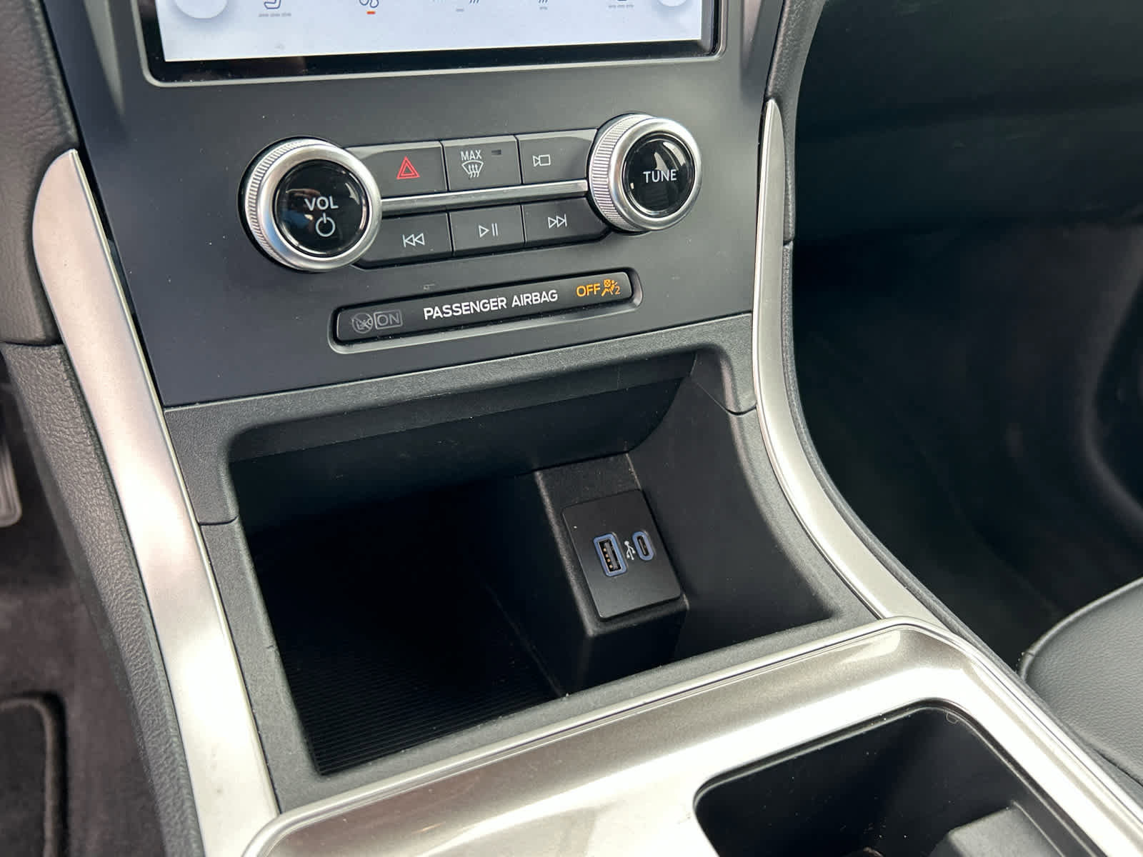 Certified 2024 Ford Edge SEL image 36