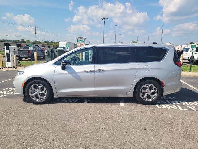 Used 2024 Chrysler Pacifica Limited FWD image 8