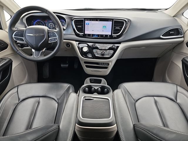 Used 2023 Chrysler Pacifica Touring-L FWD image 11
