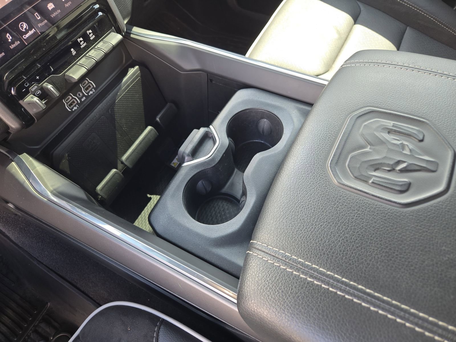 Used 2025 RAM 1500 Laramie w/ Sport Appearance Package image 8