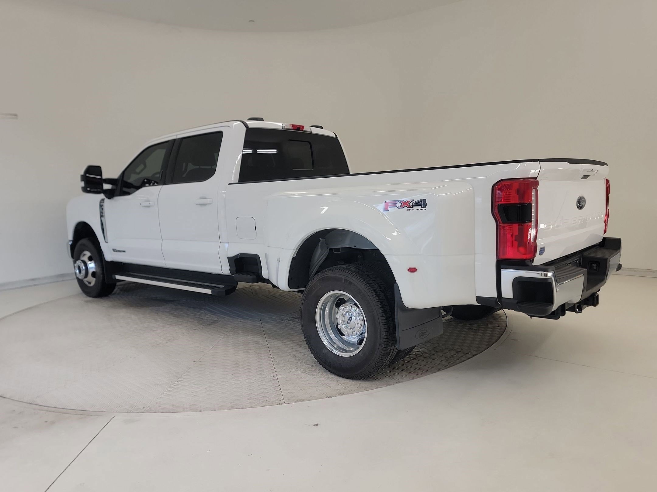 Certified 2023 Ford F350 Lariat image 3