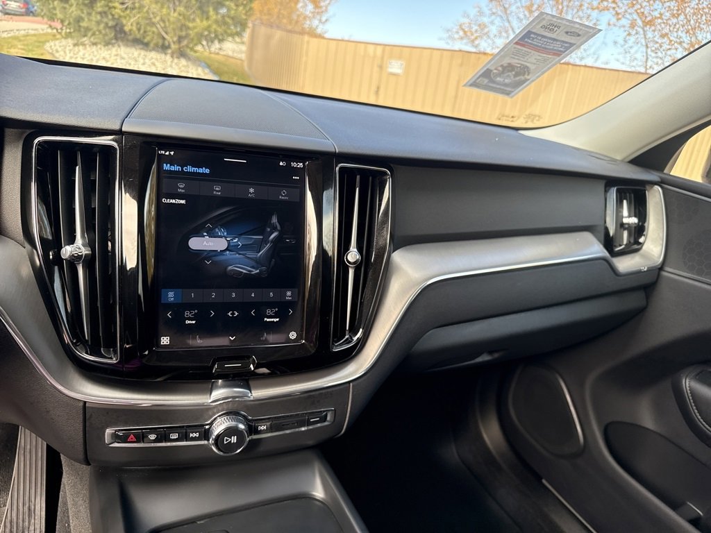 Used 2025 Volvo XC60 B5 Core image 13