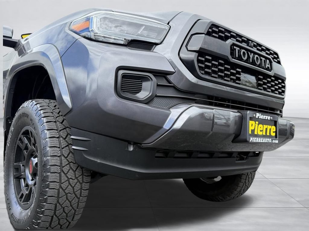 Used 2022 Toyota Tacoma TRD Sport w/ TRD Premium Sport Package AWD/4WD image 28