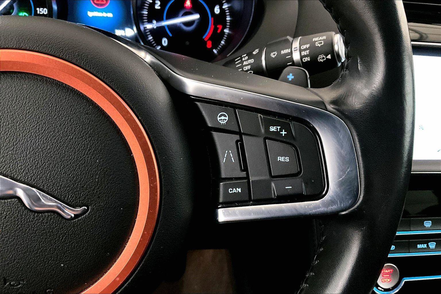 Used 2020 Jaguar F-PACE Prestige image 18