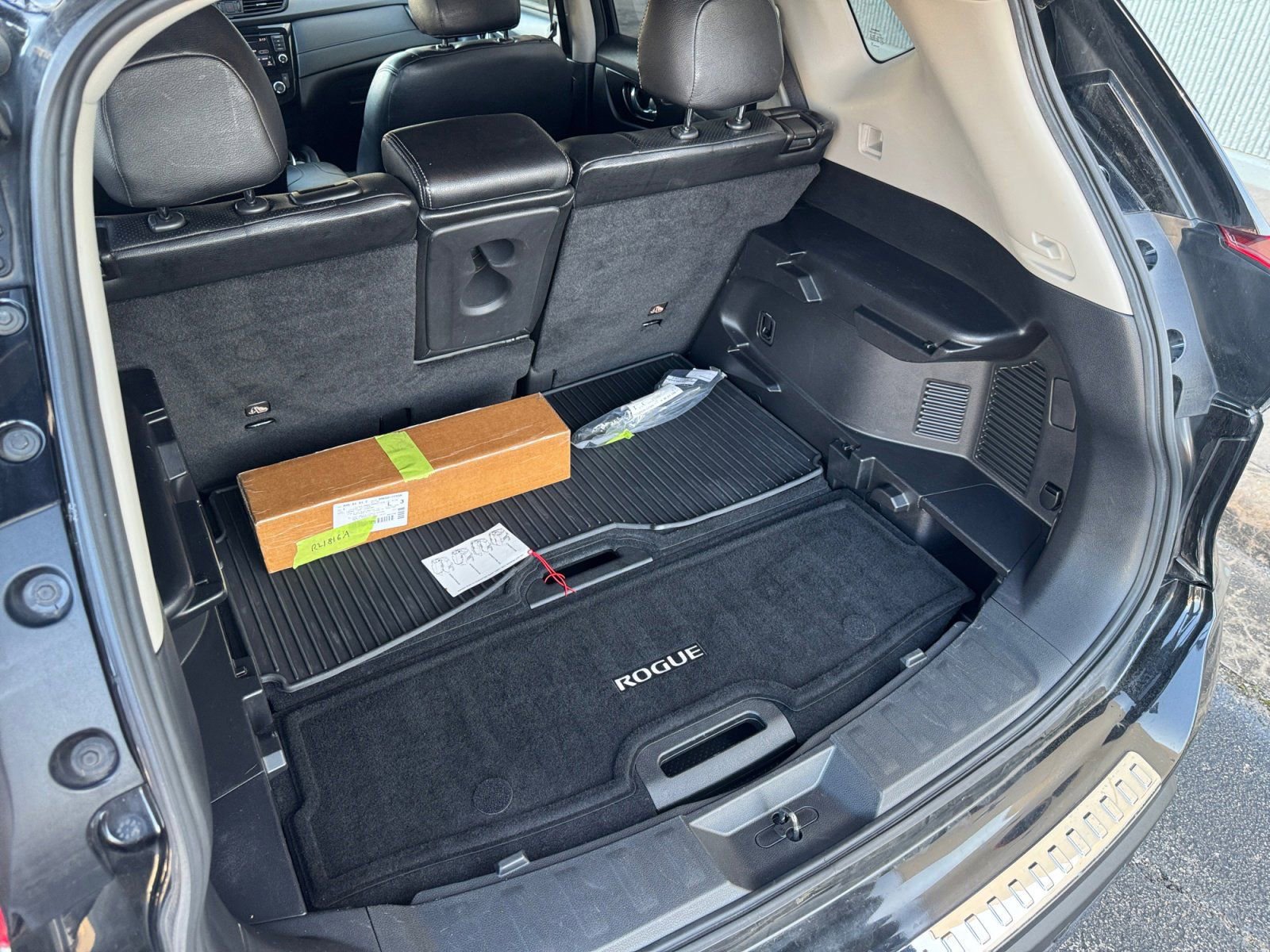 Used 2019 Nissan Rogue SV w/ Premium Package image 16