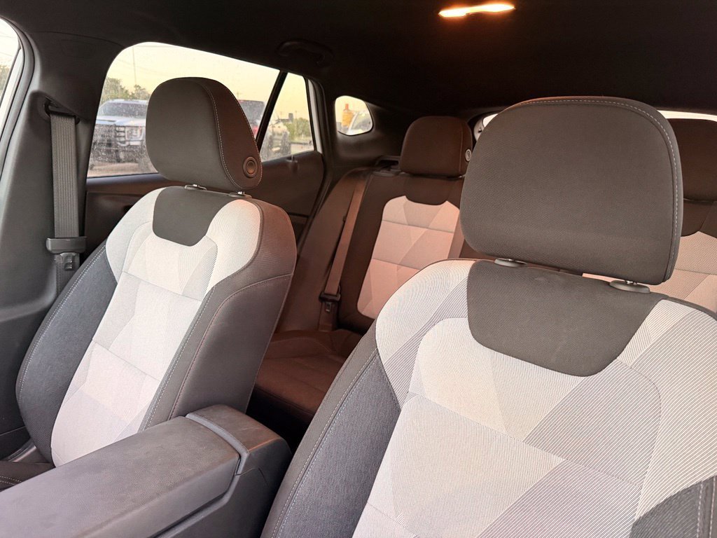 Used 2024 Chevrolet Trax RS FWD image 25