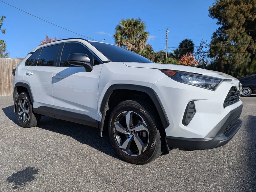 Used 2021 Toyota RAV4 LE image 4