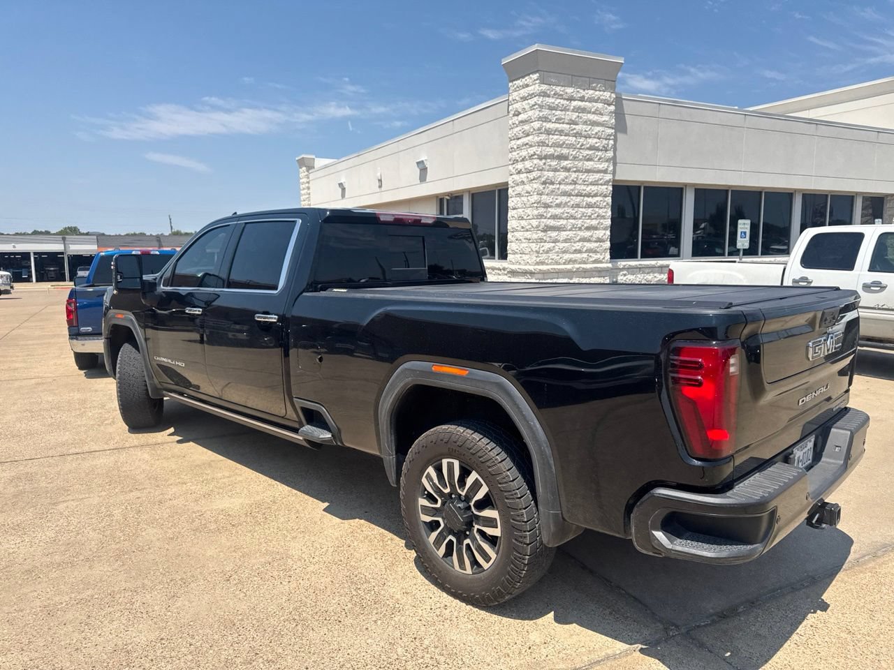 Used 2025 GMC Sierra 3500 Denali Ultimate AWD/4WD image 6