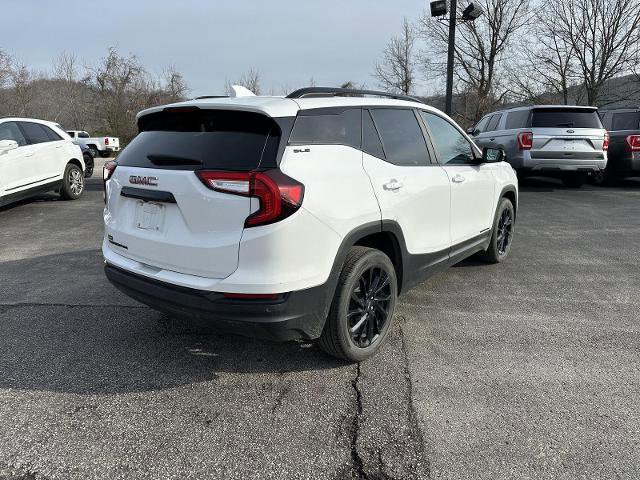 Used 2024 GMC Terrain SLE w/ Elevation Edition image 4