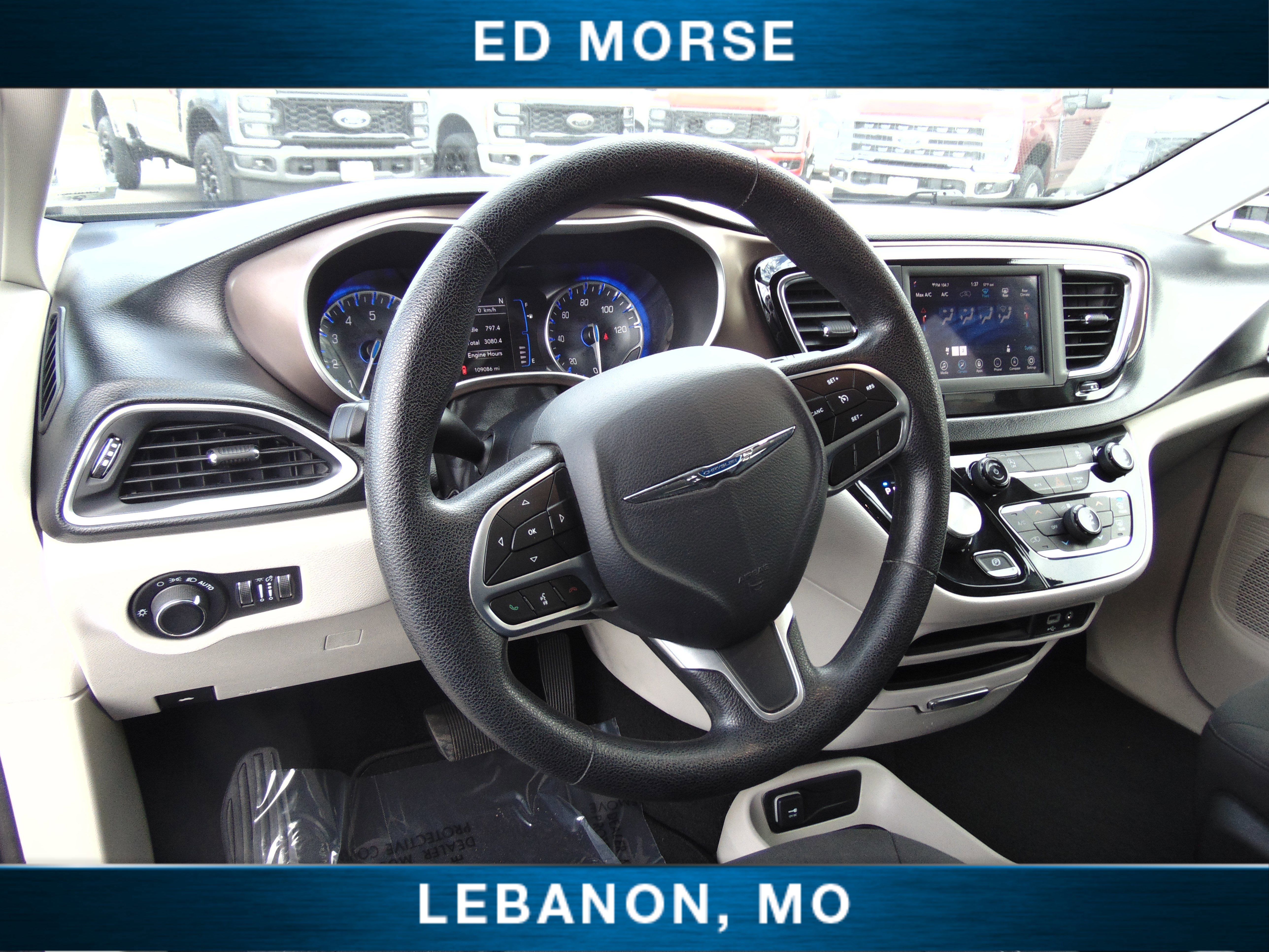 Used 2020 Chrysler Voyager LX image 19