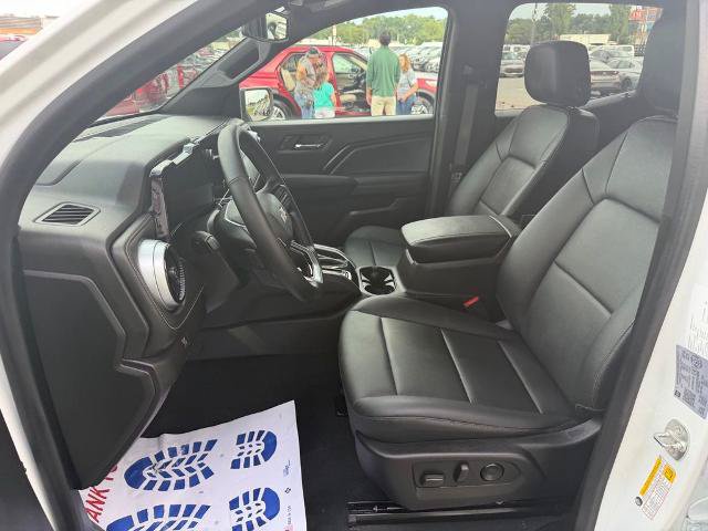 Used 2024 Chevrolet Colorado LT w/ LT Convenience Package III AWD/4WD image 11