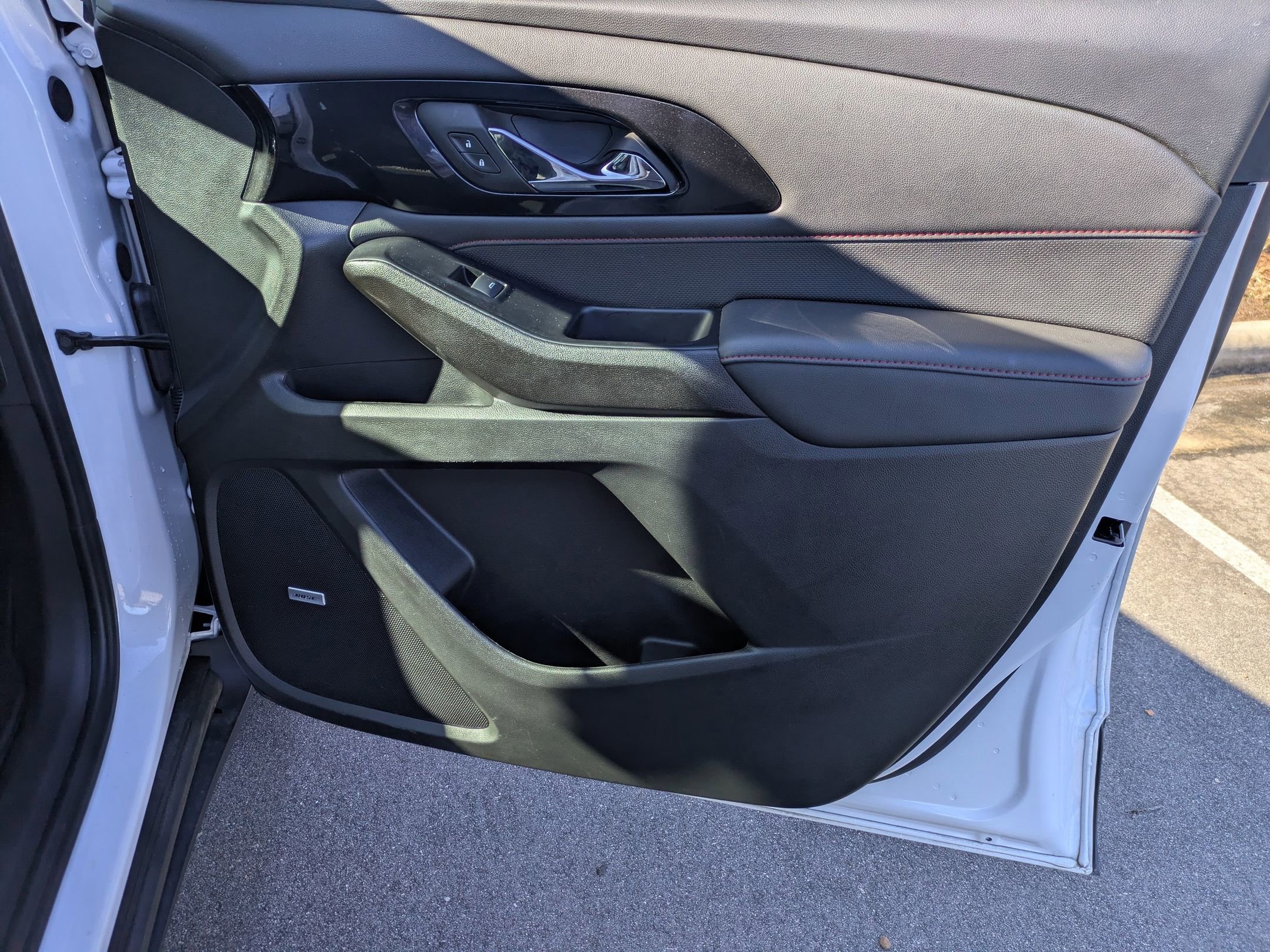 Used 2023 Chevrolet Traverse RS image 39