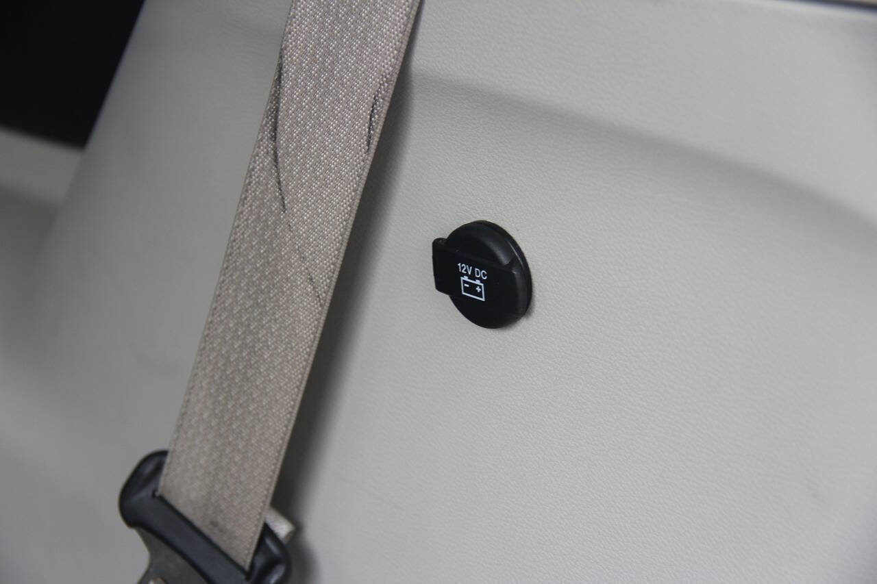 Used 2024 Chrysler Pacifica Touring-L FWD image 12