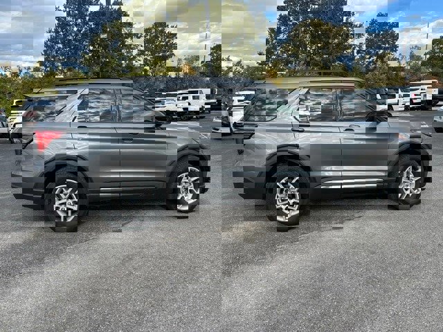 Certified 2025 Ford Explorer Active image 2