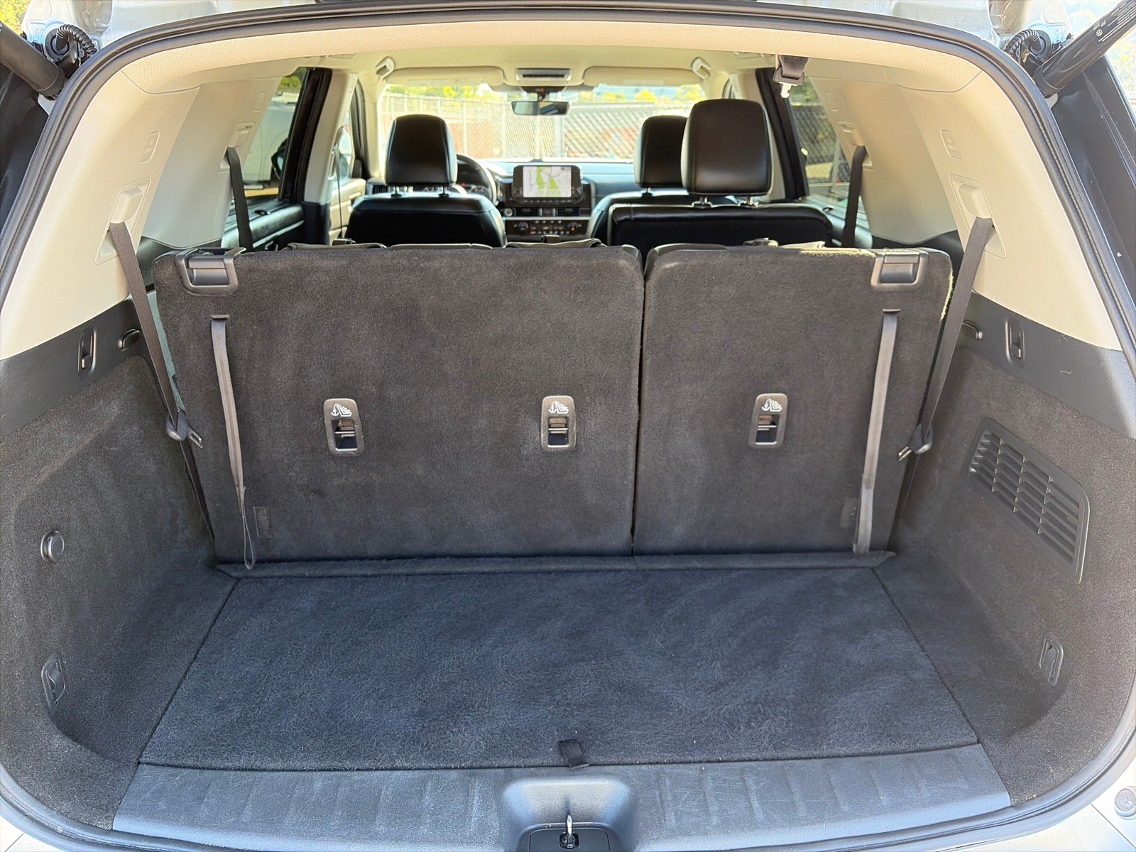 Used 2023 Nissan Pathfinder SL AWD/4WD image 19