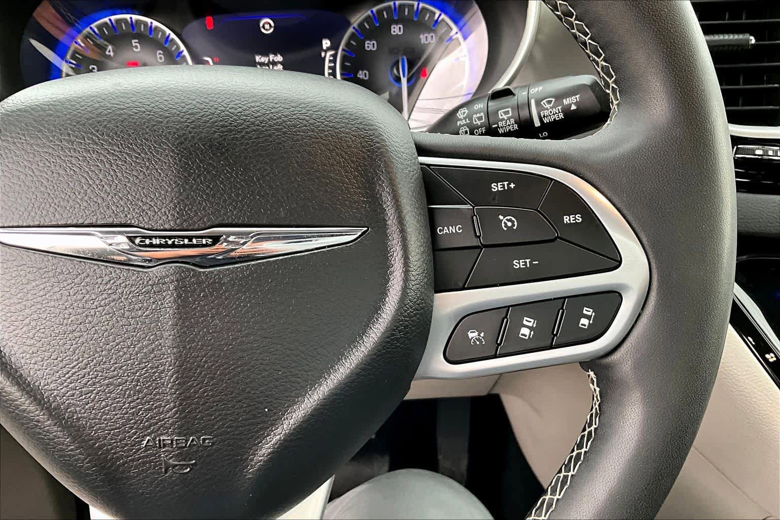 Used 2024 Chrysler Pacifica Touring-L FWD image 24
