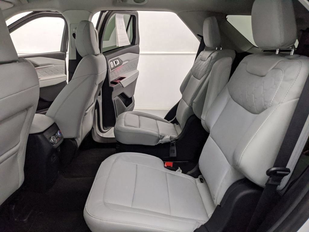 Certified 2025 Ford Explorer Platinum w/ Ultimate Package AWD/4WD image 45