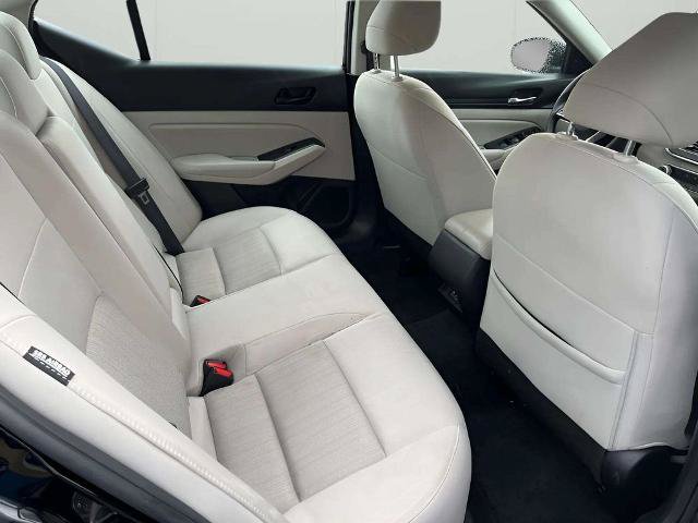 Used 2025 Nissan Altima 2.5 SV FWD image 12