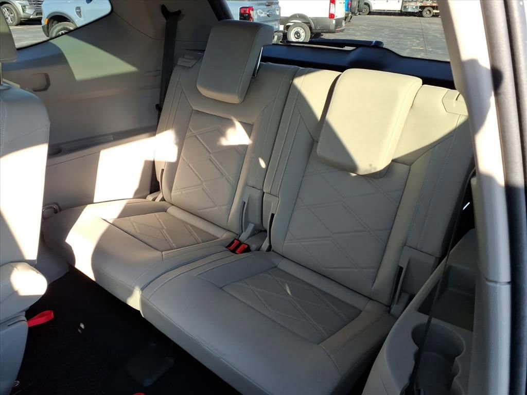 Used 2024 Volkswagen Atlas SE image 30